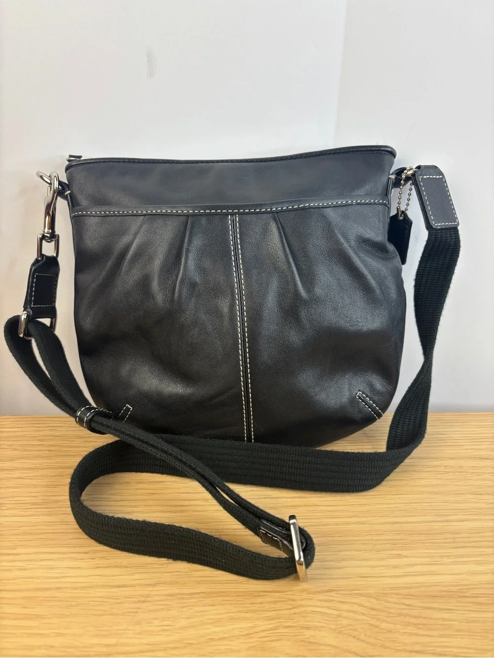 Y2K Vintage Coach Soho Pleated Black Leather Crossbody Swingpack bag